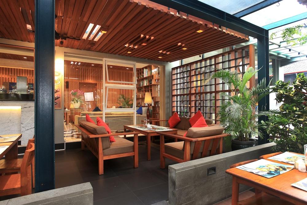 Ivory Hotel